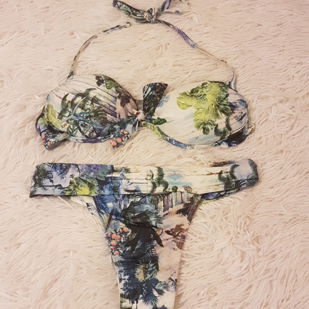 Tanga Brazil bikini